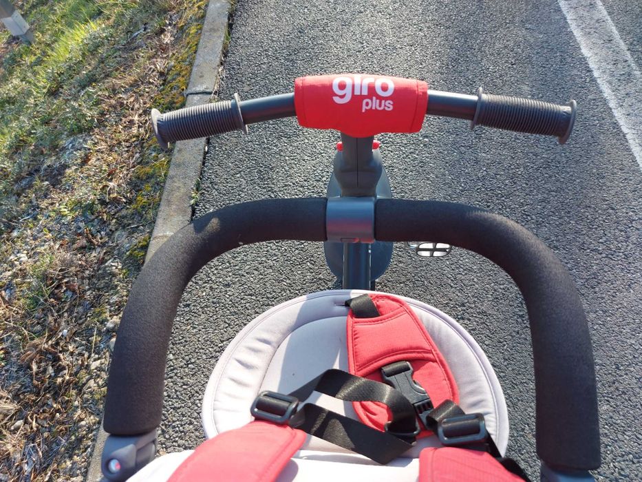 Triciclu Coccolle Giro Plus Rosu 9 luni - 5 ani, roți gonflabile