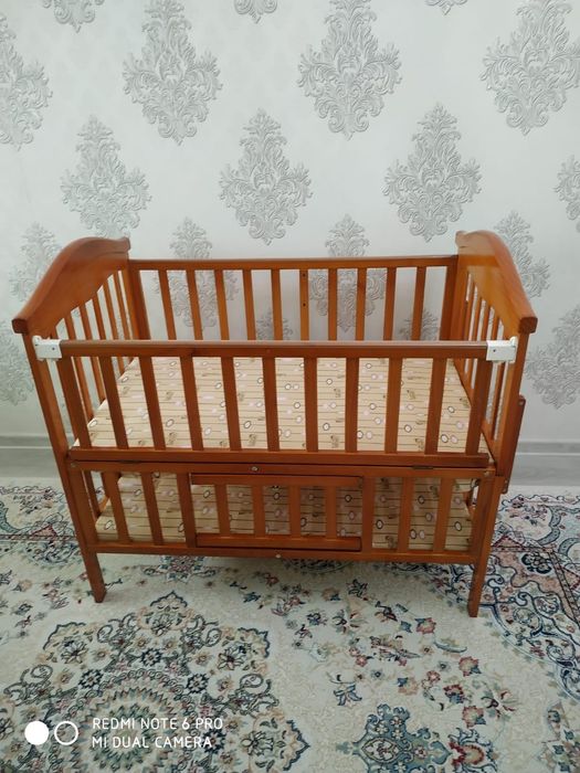 Продам детскую кроватку с люлькой