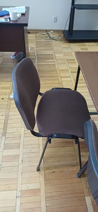 Продам стулья учебные