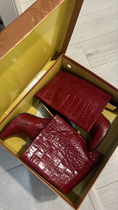 3 пары обуви за 10К