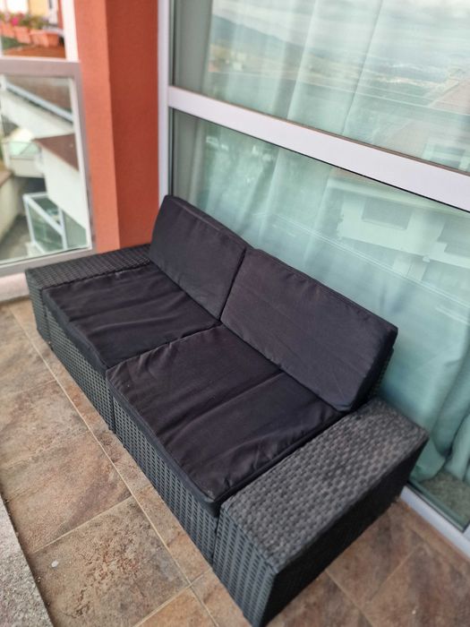 Продавам градински ратанов диван