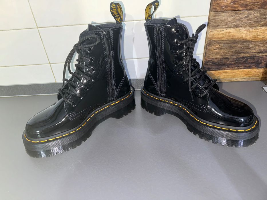 Bocanci de lac Dr. Martens originali