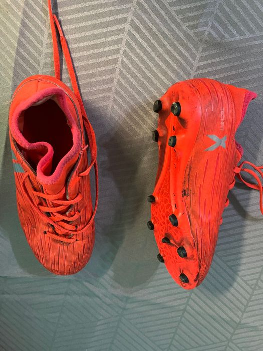 Футболни бутонки