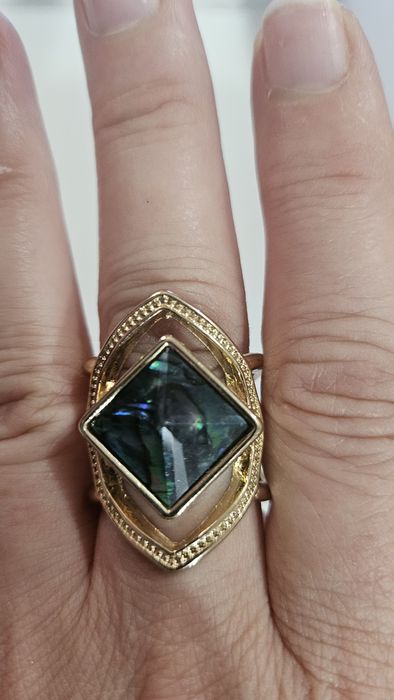 Пръстен на фирма AVON