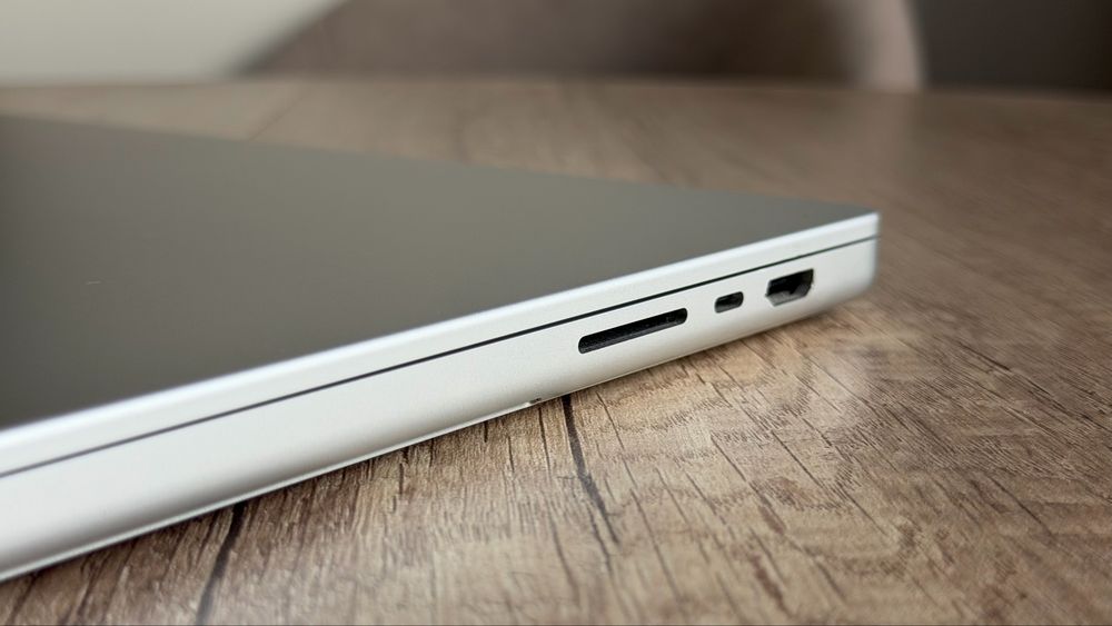 MacBook Pro 16″ M2 Pro