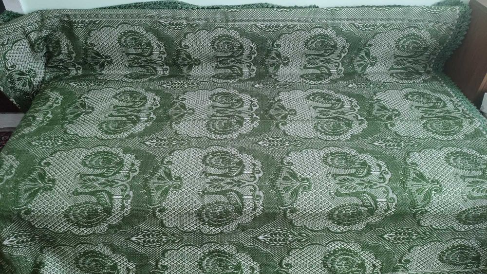 Тъкано вълнено покривало за спалня /килим