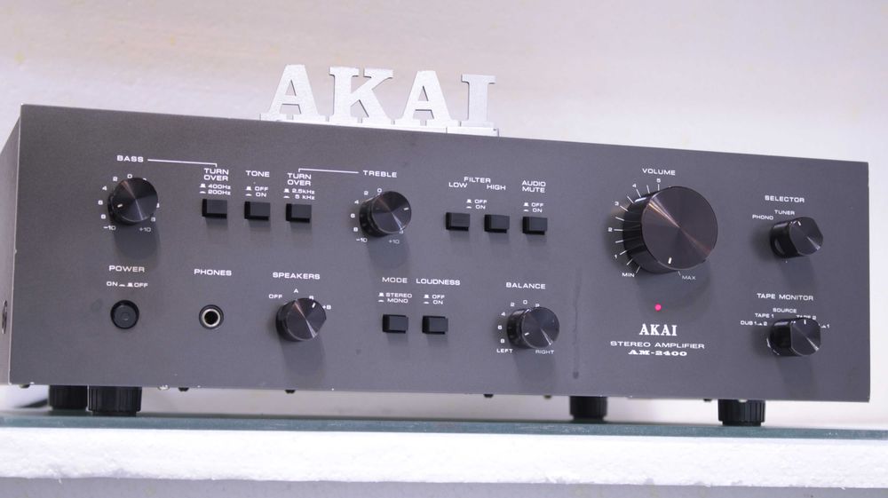 Statie/Amplificator Akai AM-2400(2x60W).
