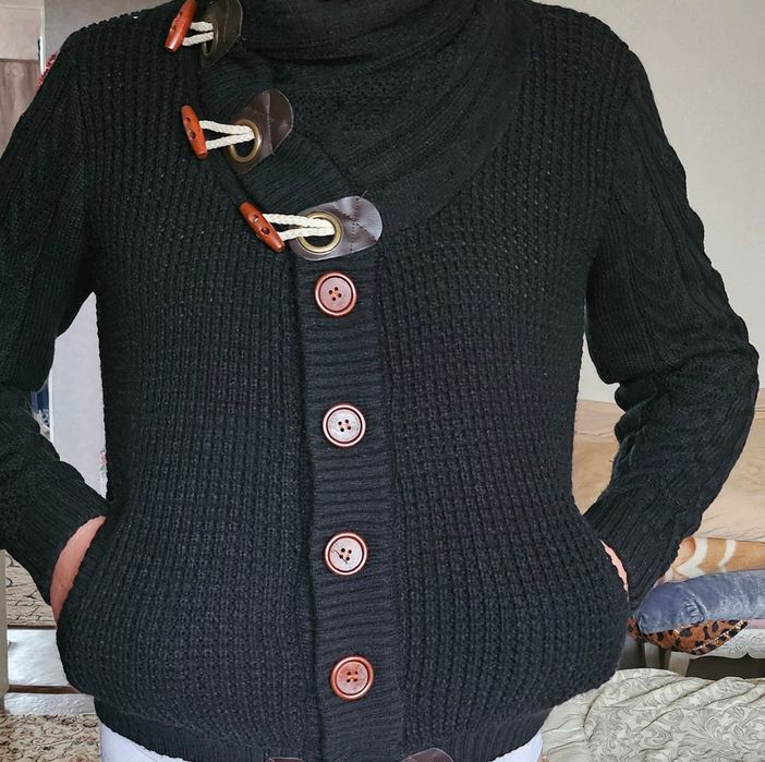 Продам свитшот и джемпер новые.