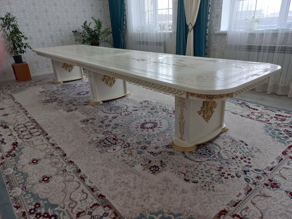 Продам гостиной стол 5 метр