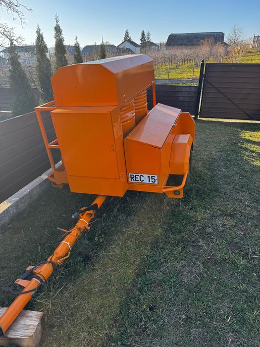 Vând cisterna de motorina pe roti