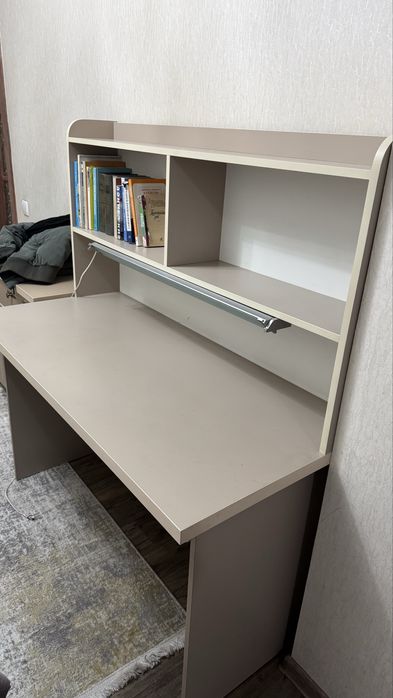 стол для учебы))