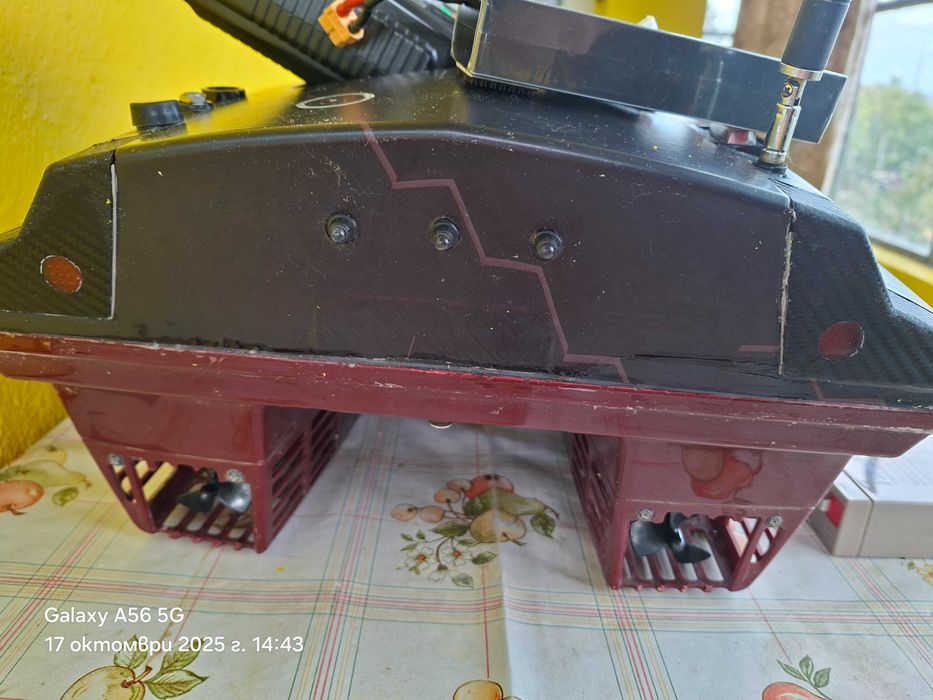 Лодка за захранване SKARP