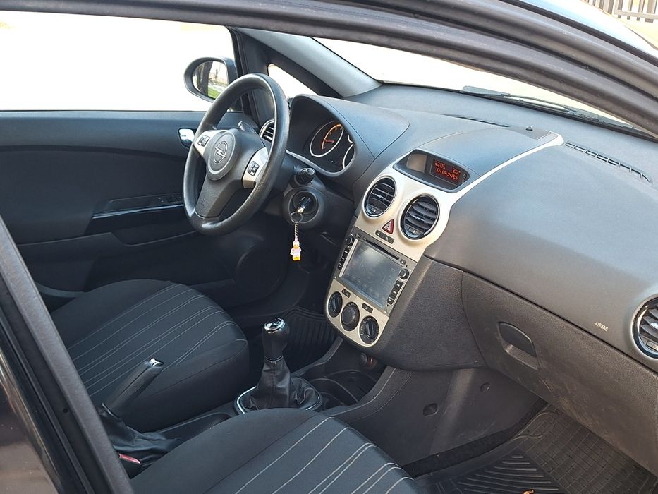 Opel Corsa D • 1.2 Benzina • Hatchback•