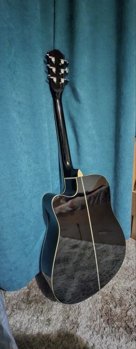 Гитара продам в идеальном состоянии.
