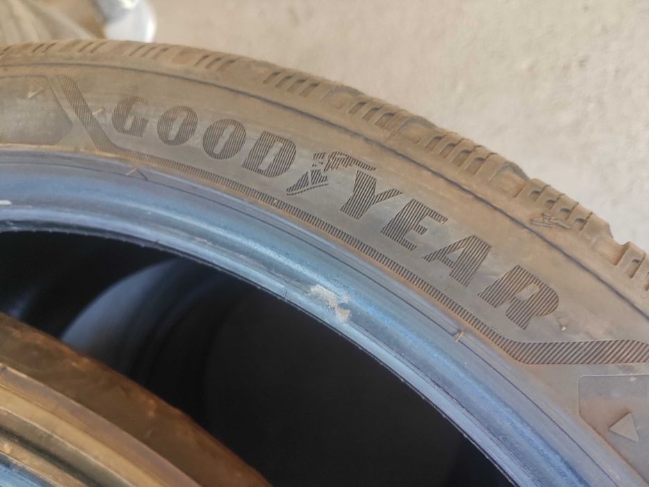 2бр.зимни гуми 265/35/22 Goodyear