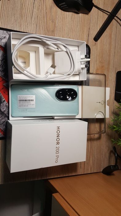 Honor 200 pro 12/512 обменяю