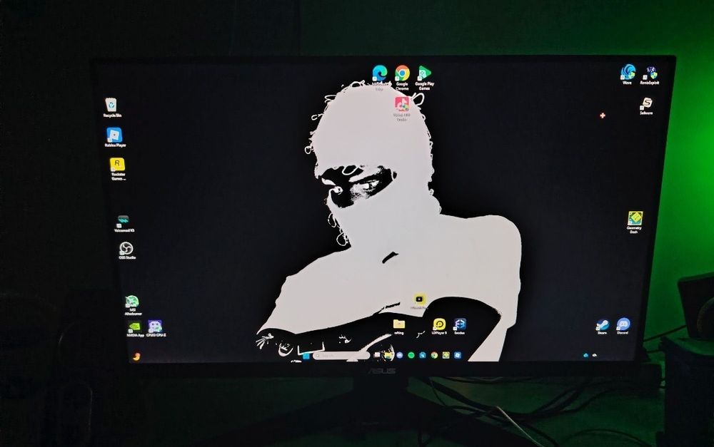 pc  gaming rtx 3060 + monitor + tastatură + mouse + căști – accept și schimb