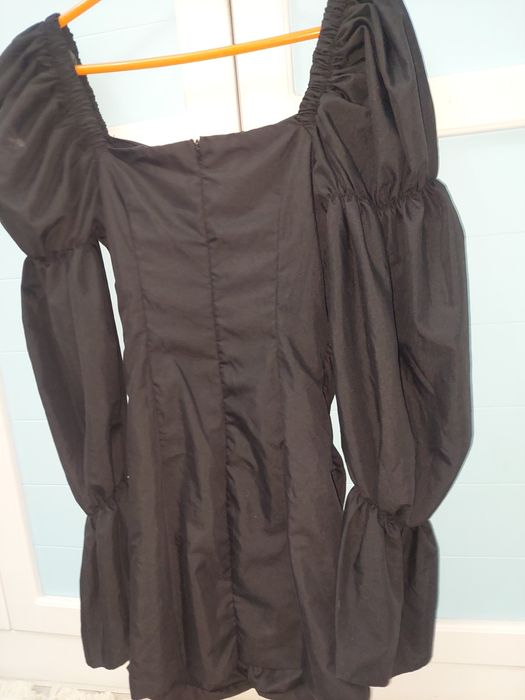 Черное мини платье