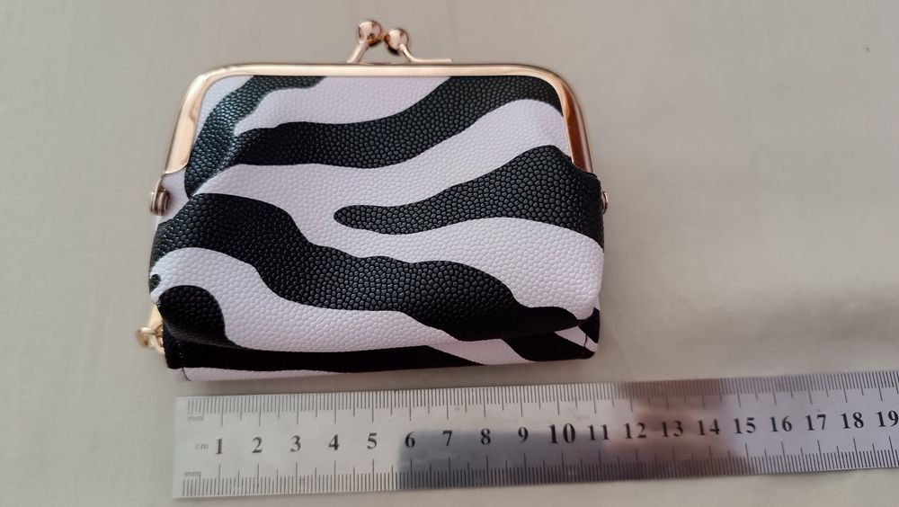 Дамско малко портмоне