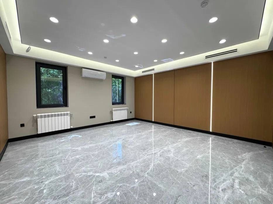 Аренда помещения Ор-р: метро Айбек 220м2