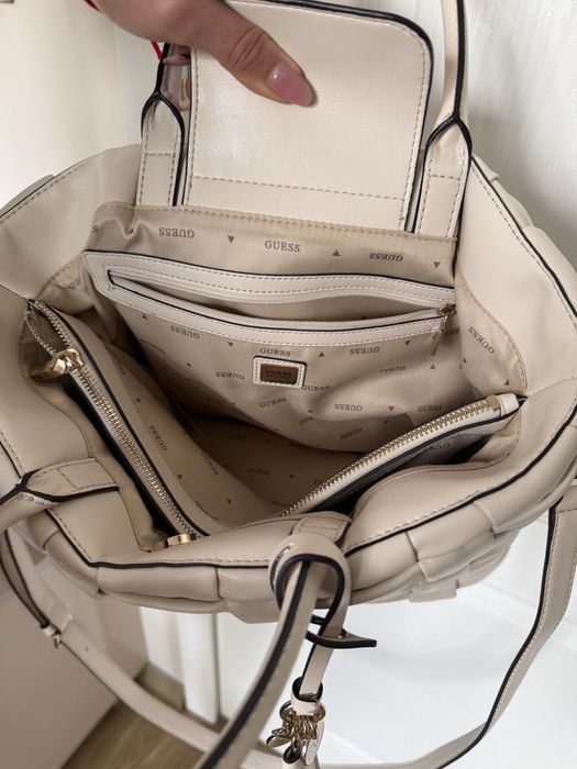 Дамска чанта Guess