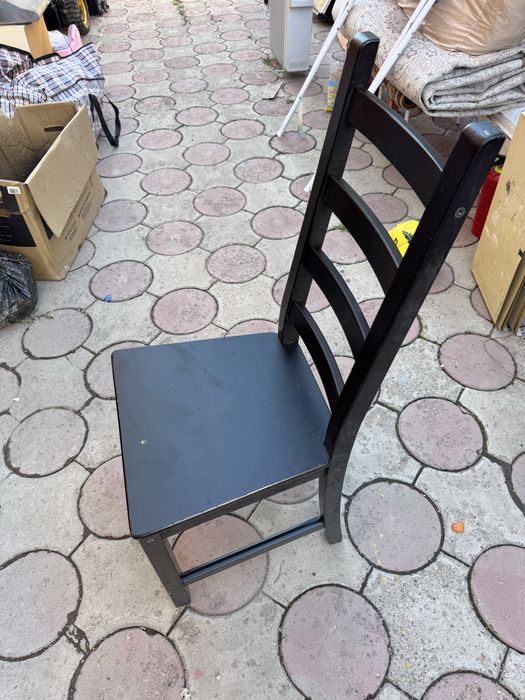 Продам стулья черные Ikea