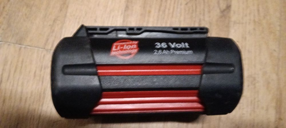 Продавам батерии Бош,Гардена и зарядно