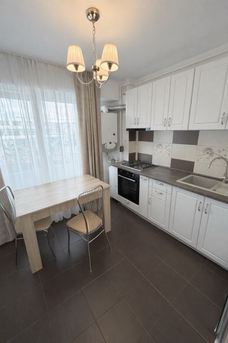 Inchiriez apartament , bloc nou, regim hotelier, 2 camere , cazare