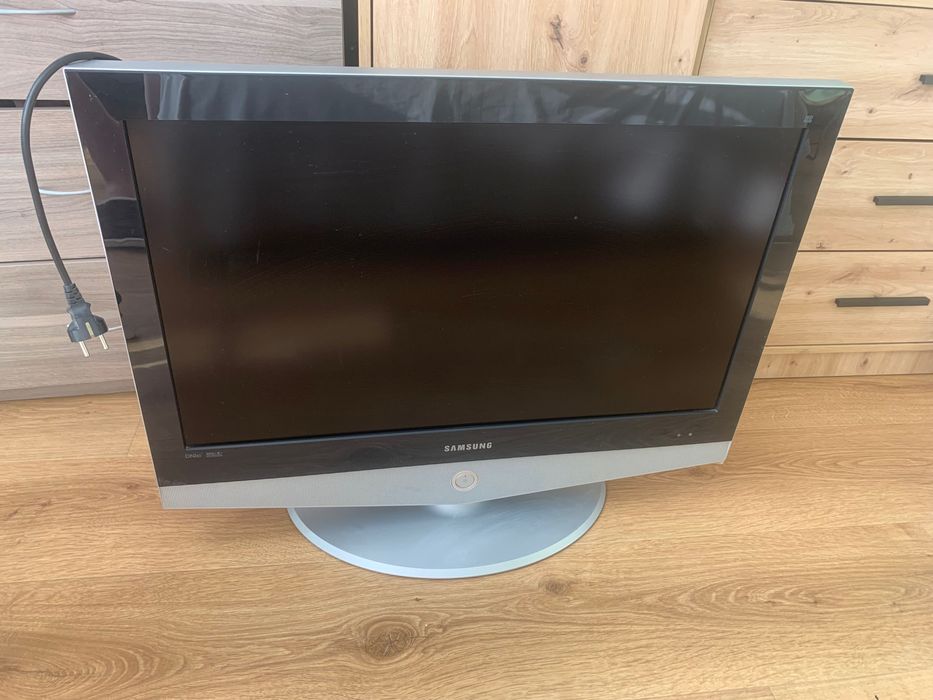 Samsung LCD телевизор 32 инча