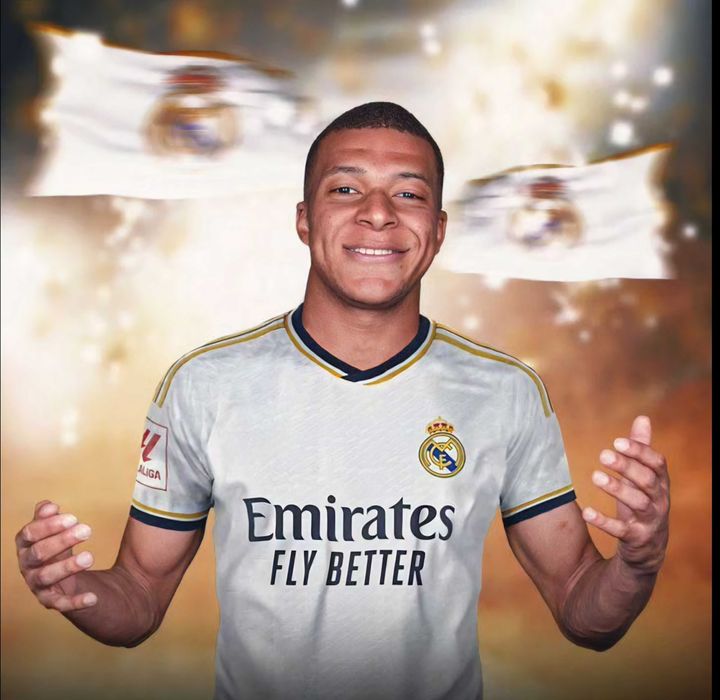 Екип Мбапе 2025 РЕАЛ МАДРИД НОВИЯ ЕКИП Детско + Шапка/шал/топка/анцуг