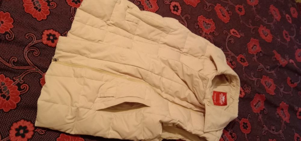 Жилетка 500тг,теплая.