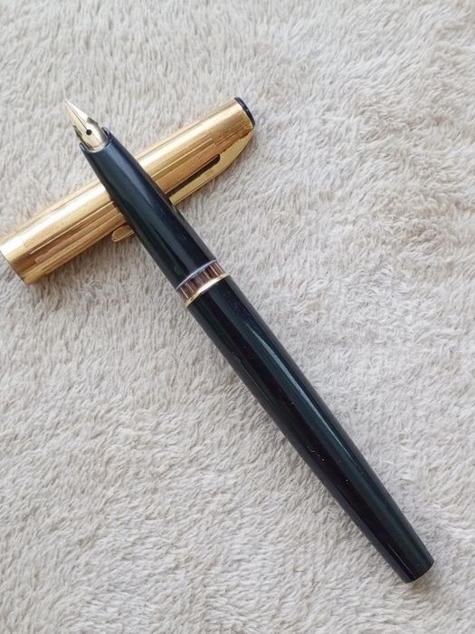 Авторучка с золотым пером