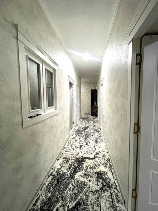 Фаргона шахар марказида 3 хонали квартира сотилади