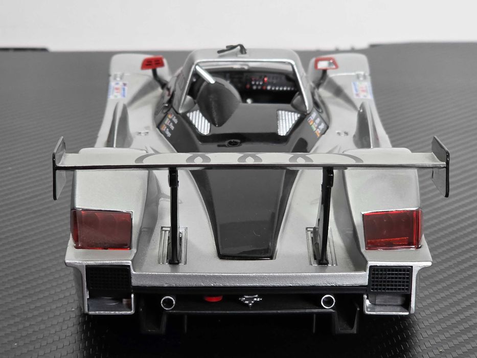 Macheta Auto 1/18 Maisto Audi R8R Le Mans 1999