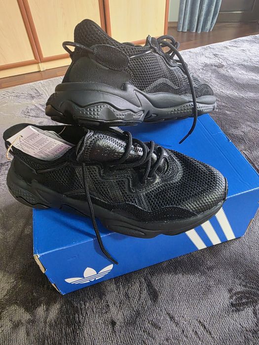 Vand adidasi Adidas si Tommy Jeans