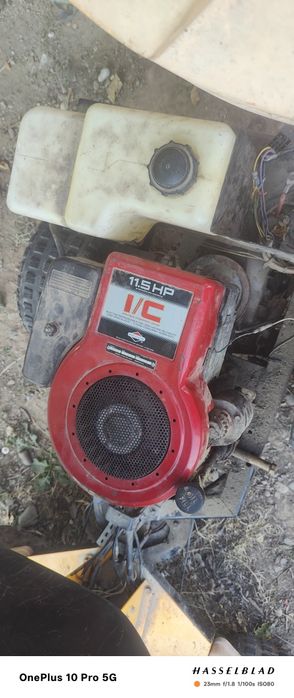 Vând tractor tuns gazon