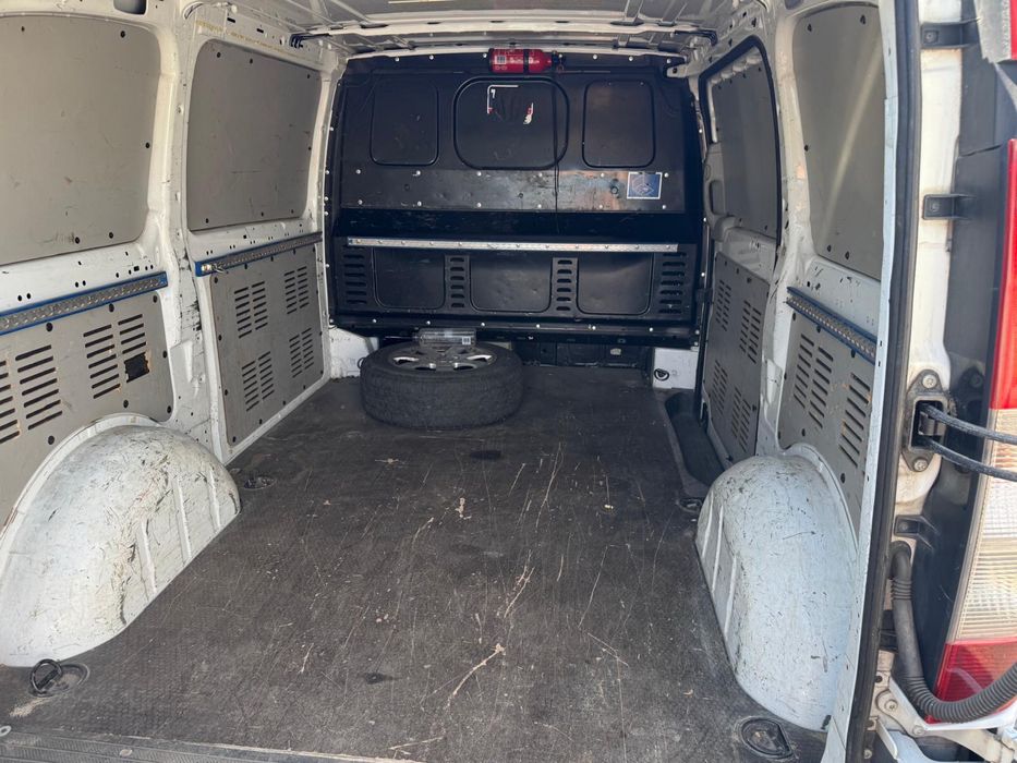 Vand mercedes vito 113 cdi masina este impecabila