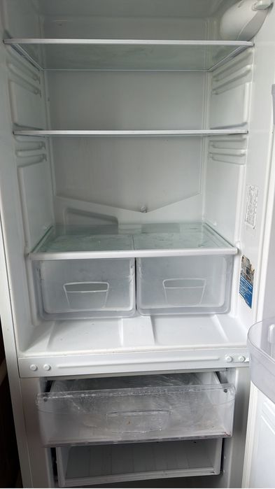 Продам холодильник индезит