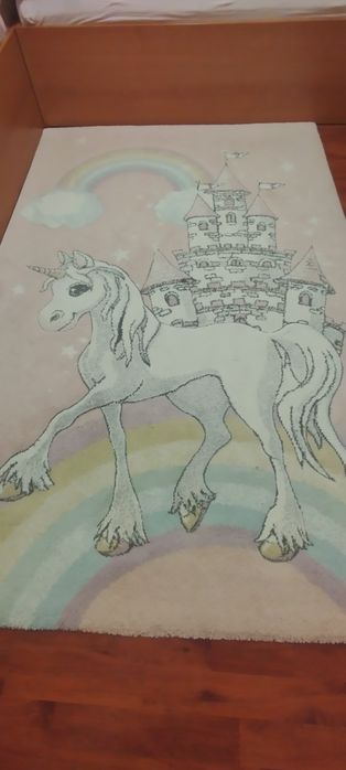 Детски килим с еднорог