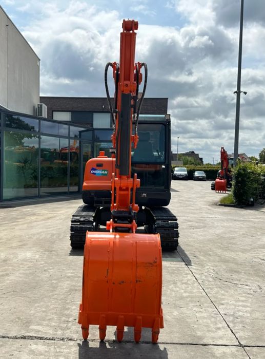 Midi-excavator Doosan DX55-9C (2018) • 4000 Ore •5.5 tone . Șenile Oțel + Cauciuc • București