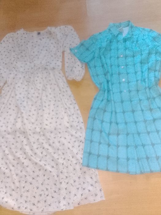 Vând cutii cu haine noi  de damà+ geacă cadou