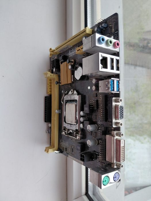 Материнская плата Asus H81