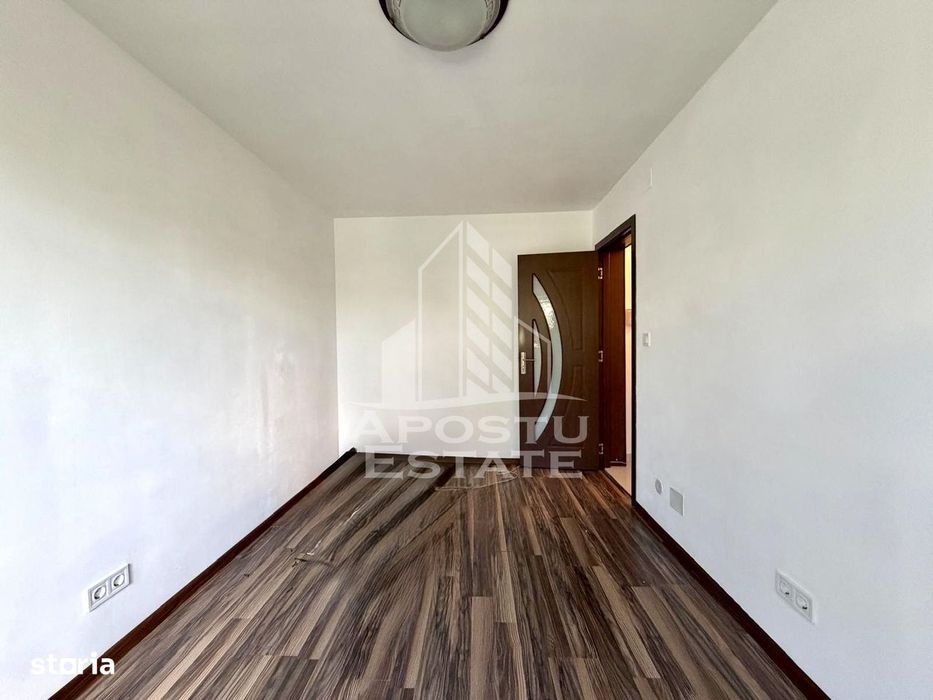 Apartament 2 camere de vanzare, etaj 3, zona Sagului