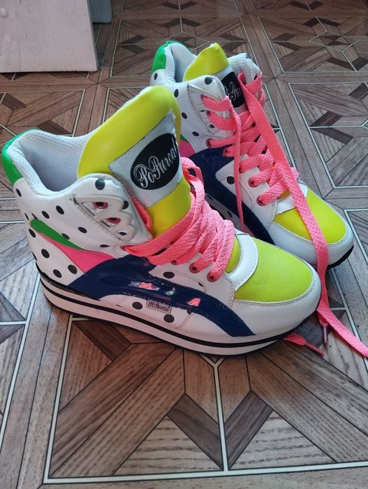 Продам женские полуботинки