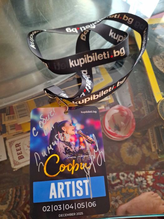 Софи Маринова – оригинален ARTIST пропуск/badge с автограф и видео доказателство