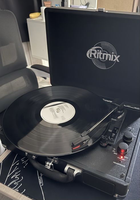Виниловый проигрыватель Ritmix LP-120B