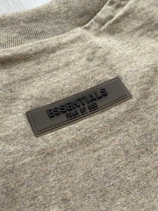 Тениска Fear of God ESSENTIALS - сив цвят