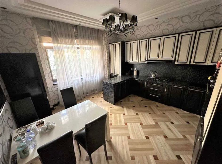 Улица Саид л Барака Центр 4х комн 3 спальня 2 -ванная метро Ойбек