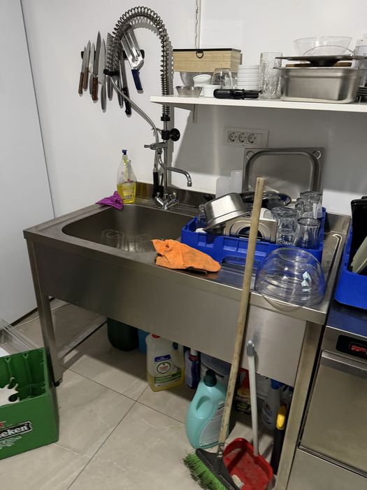 Vand utilaje HORECA grill pe gaz,masa rece, spalator vase, lada frigorifica, grill pe gaz, friteuza, se pot vedea in Pipera