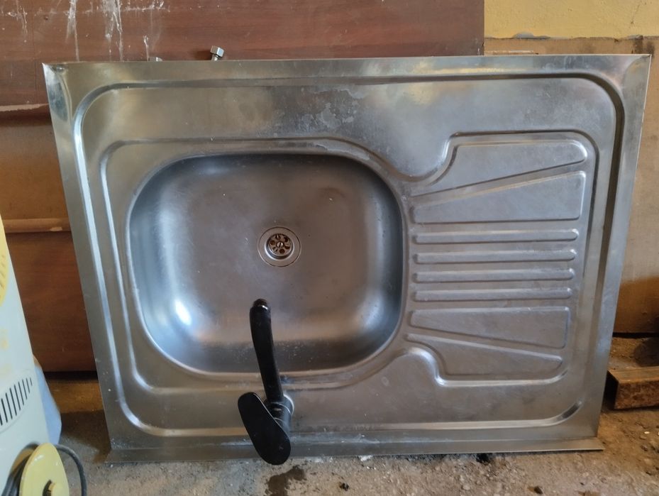 Раковина со смесителем (в КЖБИ)